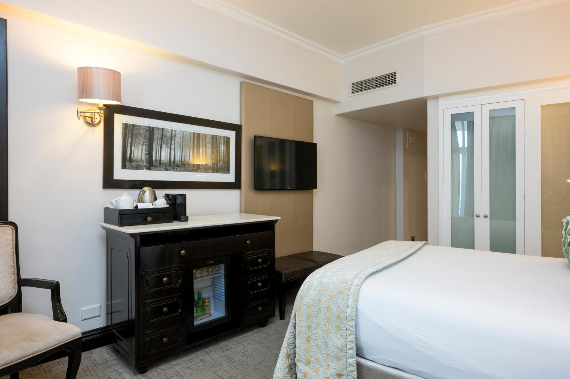 Hotel Beverly Hills 5*